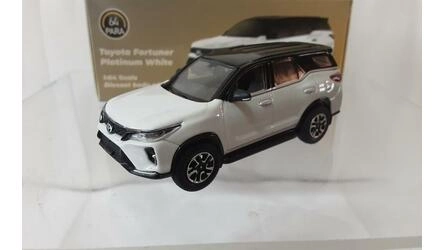 PARA 1/64 - TOYOTA FORTUNER - PLATINUM WHITE - 2023
