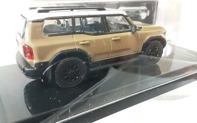 PARA 1/64 - TOYOTA LAND CRUISER 250 PRADO - TRAIL DUST BEIGE