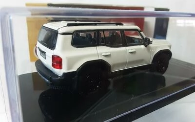 PARA 1/64 - TOYOTA LAND CRUISER 250 PRADO - WHITE ICE CAP - 