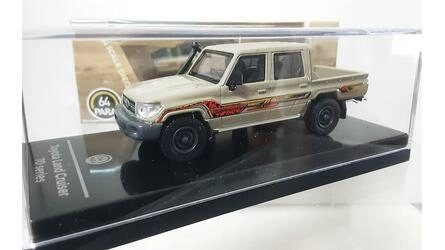 PARA 1/64 - TOYOTA LAND CRUISER 79 PICK-UP RHD - SANDY TAUPE