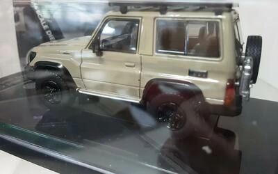 PARA 1/64 - TOYOTA LAND CRUISER LC71 - RHD - 2022 - SANDY TA