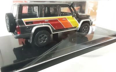 PARA 1/64 - TOYOTA LAND CRUISER LC76 - TRD LIVERY - 2014