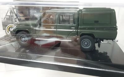 PARA 1/64 - TOYOTA LAND CRUISER LC79 PICK-UP CLOSED - 2014 -