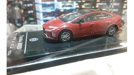 PARA 1/64 - TOYOTA PRIUS - SUPERSONIC RED - 2023 - LHD