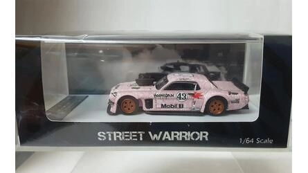 STREET WARRIOR 1/64 - FORD MUSTANG - K. BLOCK - PINK