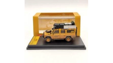STREET WARRIOR 1/64 - LAND ROVER DEFENDER  110 - CAMEL ORANG