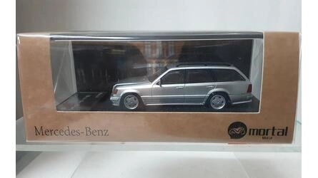 STREET WARRIOR 1/64 - MERCEDES BENZ E 300 - SILVER