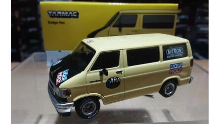 TARMAC 1/64 - DODGE VAN - LIGHT YELLOW