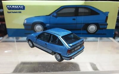 TARMAC 1/64 - OPEL KADETT GSI - BLUE METALLIC
