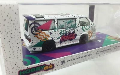 TARMAC 1/64 - TOYOTA HIACE WAGON CUSTOM - COCA-COLA DELIVERY