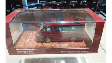 TARMAC 1/64 - TOYOTA HIACE WAGON CUSTOM - RED