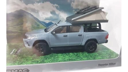 TARMAC 1/64 - TOYOTA HILUX - GREY