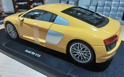 WELLY 1/18  - AUDI R8 V10  - 2016  - YELLOW