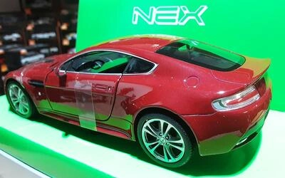 WELLY 1/24 - ASTON MARTIN V12 VANTAGE - 2010 - RED