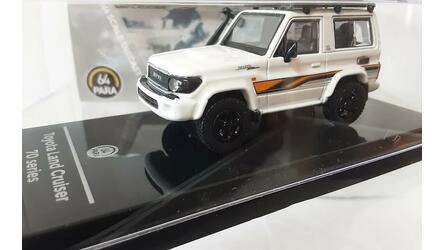 PARA 1/64 - TOYOTA LAND CRUISER LC71 - WHITE ANNIVERSARY - 2