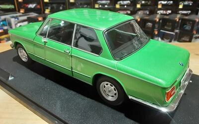 SOLIDO 1/18 - BMW 1602 TAIGA - 1971 - LIGHT GREEN
