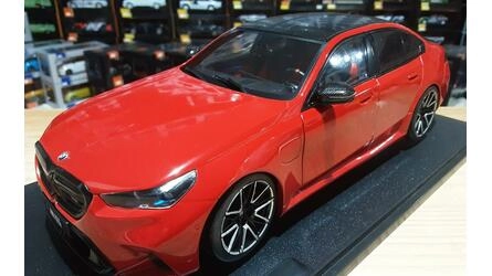 SOLIDO 1/18 - BMW 5-SERIES M5 (G90) - 2025 - FIRE RED