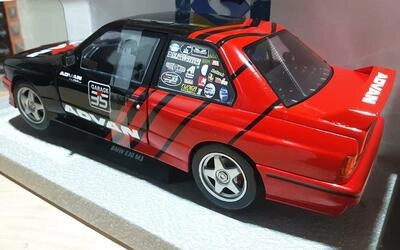 SOLIDO 1/18 - BMW E30 DRIFT TEAM - BLACK / RED - 1990
