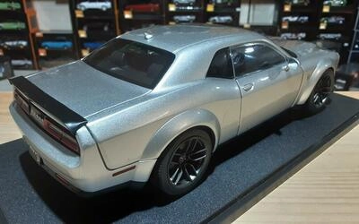 SOLIDO 1/18 - DODGE CHALLENGER SRT HELLCAT - 2023 - SILVER/B