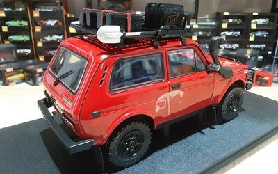 SOLIDO 1/18 - LADA NIVA  - RED - 1980