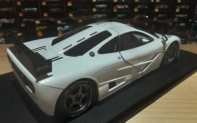 SOLIDO 1/18 - MCLAREN F1 GTR SHORT TAIL - 1996 - WHITE