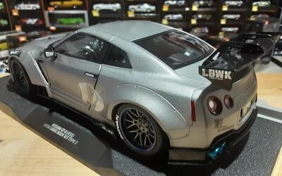 SOLIDO 1/18 - NISSAN GT-R (R35) LIBERTY WALK BODY KIT 2.0 - 