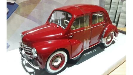 SOLIDO 1/18 - RENAULT 4 CV - RED - 1956