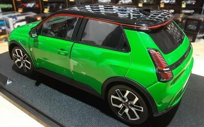 SOLIDO 1/18 -  RENAULT R5 E-TECH - 2024 - GREEN POP