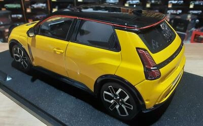 SOLIDO 1/18 - RENAULT R5 E-TECH - JAUNE POP - 2024