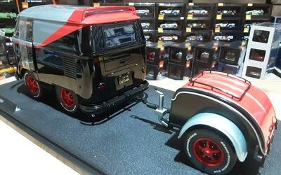 SOLIDO 1/18 - VOLKSWAGEN T1 VAN KOOL COMBI SPORT WITH TRAILE