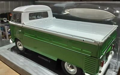 SOLIDO 1/18 -  VW T1 PICK-UP WITH SURF - 1950 - APPLE GREEN