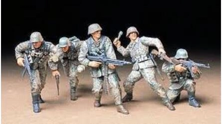 TAMIYA 1/35 FIG SET GER FRONT LINE 