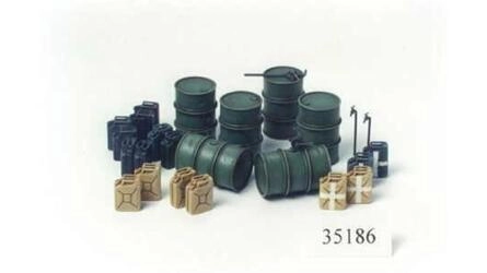 TAMIYA 1/35 DIORAMA GERMAN FUEL DRUM SET 