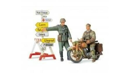 TAMIYA 1:35 DIORAMA SET MOTORCYCLE ORDERLY (2)
