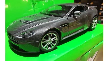 WELLY 1/24 -  ASTON MARTIN V12 VANTAGE - 2010 - SILVER