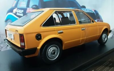 WHITE BOX 1/24 -  OPEL KADETT D - ORANGE