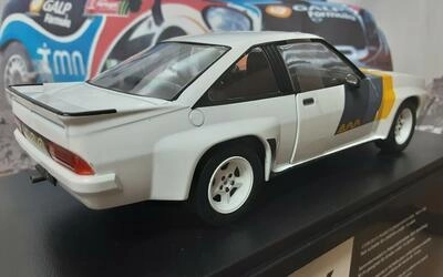 WHITE BOX 1/24 -  OPEL MANTA B 400 - WHITE