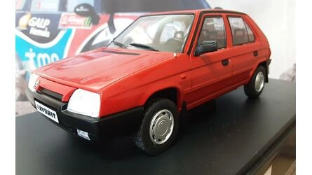 WHITE BOX 1/24 -  SKODA FAVORIT - RED