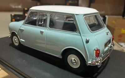 WHITEBOX 1/24 -  AUSTIN MINI COOPER S RHD - LIGHT BLUE/WHITE