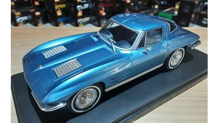 WHITEBOX 1/24 - CHEVROLET CORVETTE C2 - LIGHT BLUE - 1963