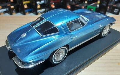 WHITEBOX 1/24 - CHEVROLET CORVETTE C2 - LIGHT BLUE - 1963