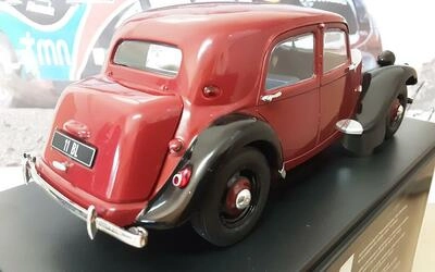 WHITEBOX 1/24 -  CITROEN TRACTION AVANT 11 BL - DARK RED/BLA