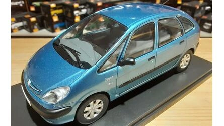 WHITEBOX 1/24 - CITROEN XSARA PICASSO - LIGHT BLUE METALLIC 