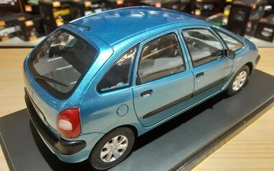 WHITEBOX 1/24 - CITROEN XSARA PICASSO - LIGHT BLUE METALLIC 