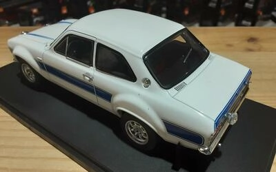 WHITEBOX 1/24 -  FORD ESCORT MK I RS 2000 - 1973 - WHITE