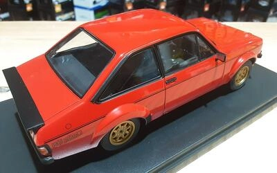 WHITEBOX 1/24 - FORD ESCORT MK II RS 2000 - RED - 1977