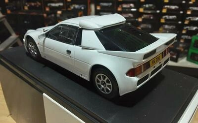 WHITEBOX 1/24 -  FORD RS 200 - WHITE - 1984