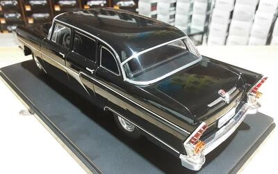 WHITEBOX 1/24 -  GAZ 13 - BLACK CHALKA - 1959