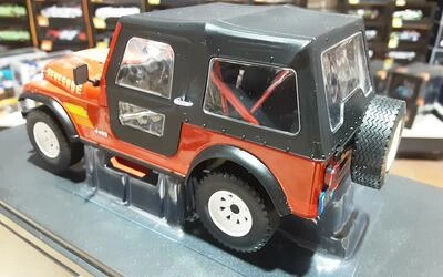 WHITEBOX 1/24 - JEEP CJ-7 RENEGADE - RED - 1980