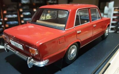 WHITEBOX 1/24 -  LADA 1200 - RED - 1970